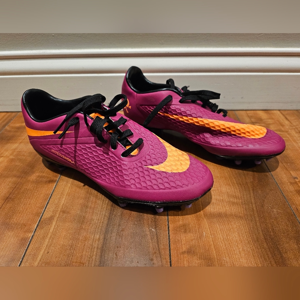 Youth 6.5 soccer cleats